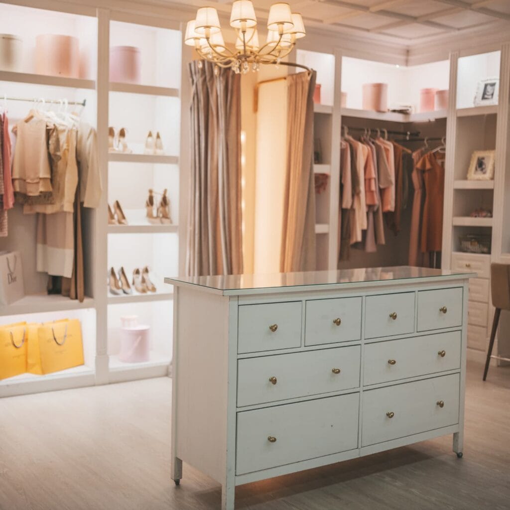 WALK-IN CLOSETS